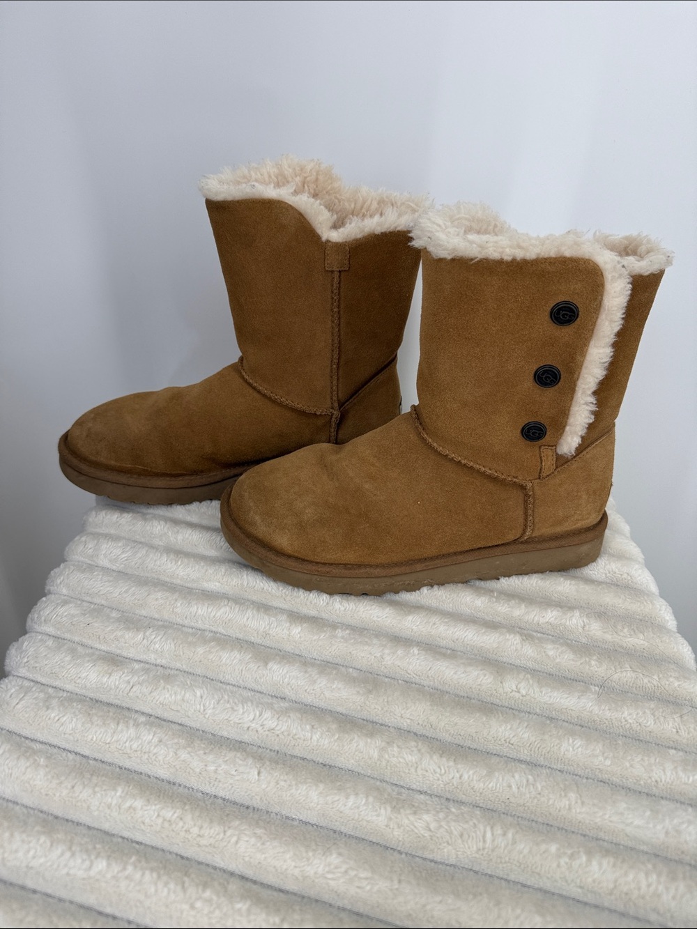 UGG Bailey Mini Snaps Button Up Chestnut Brown Warm Boots Sz 8